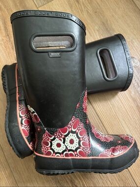 Bogs Kids Black Rain Boots with Red and Cream Floral Pattern US 10